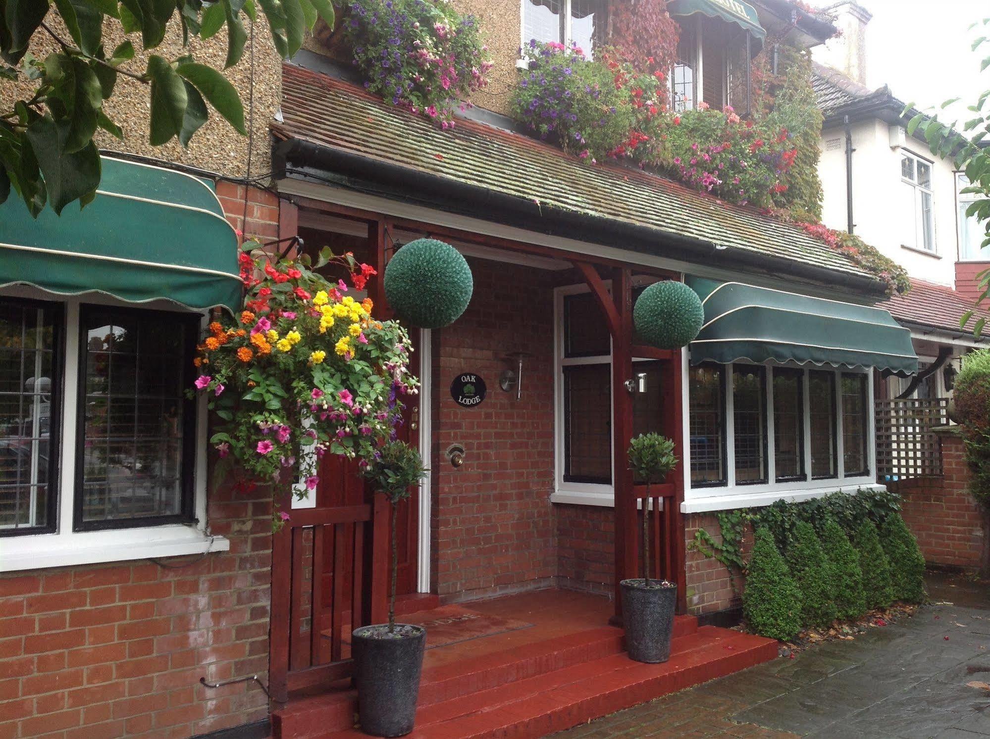 Oak Lodge Hotel Enfield Exterior foto